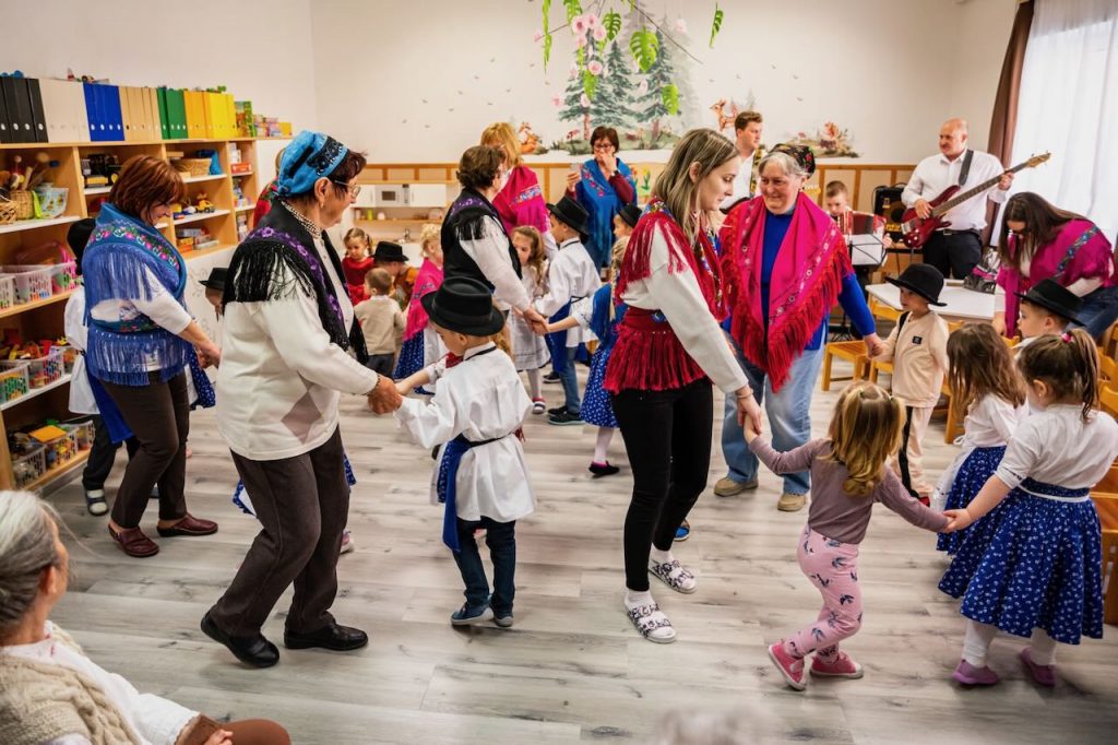 TrachtTag im Kindergarten in Boschok/Palotabozsok