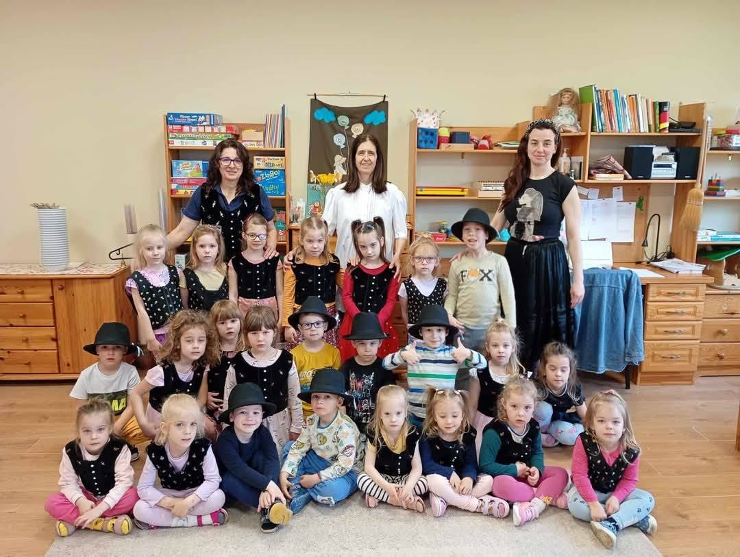 TrachtTag im Deutschen Nationalitätenkindergarten und -kinderkrippe in Schemling/Vértessomló - Zugeschickt von: Anita Könyves-Beutl