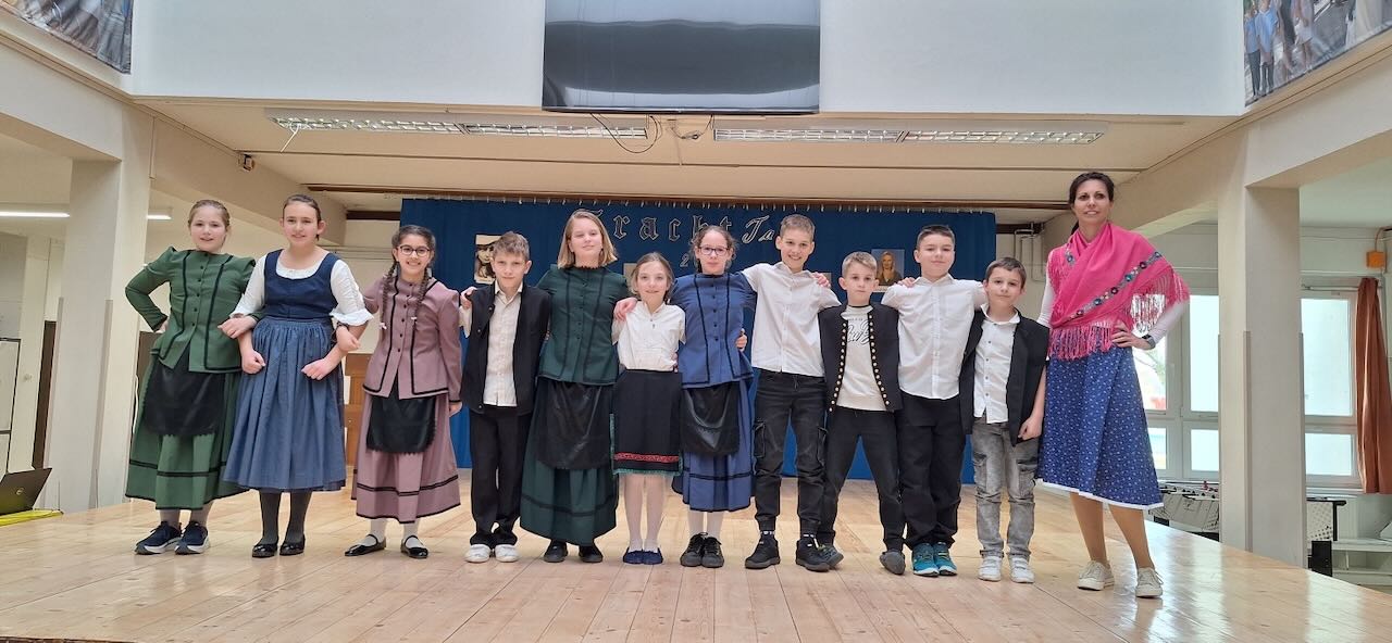 TrachtTag 2025 in der Istvan-Baka-Grundschule Seksard/Szekszárd - Zugeschickt von: Eszter Tóth