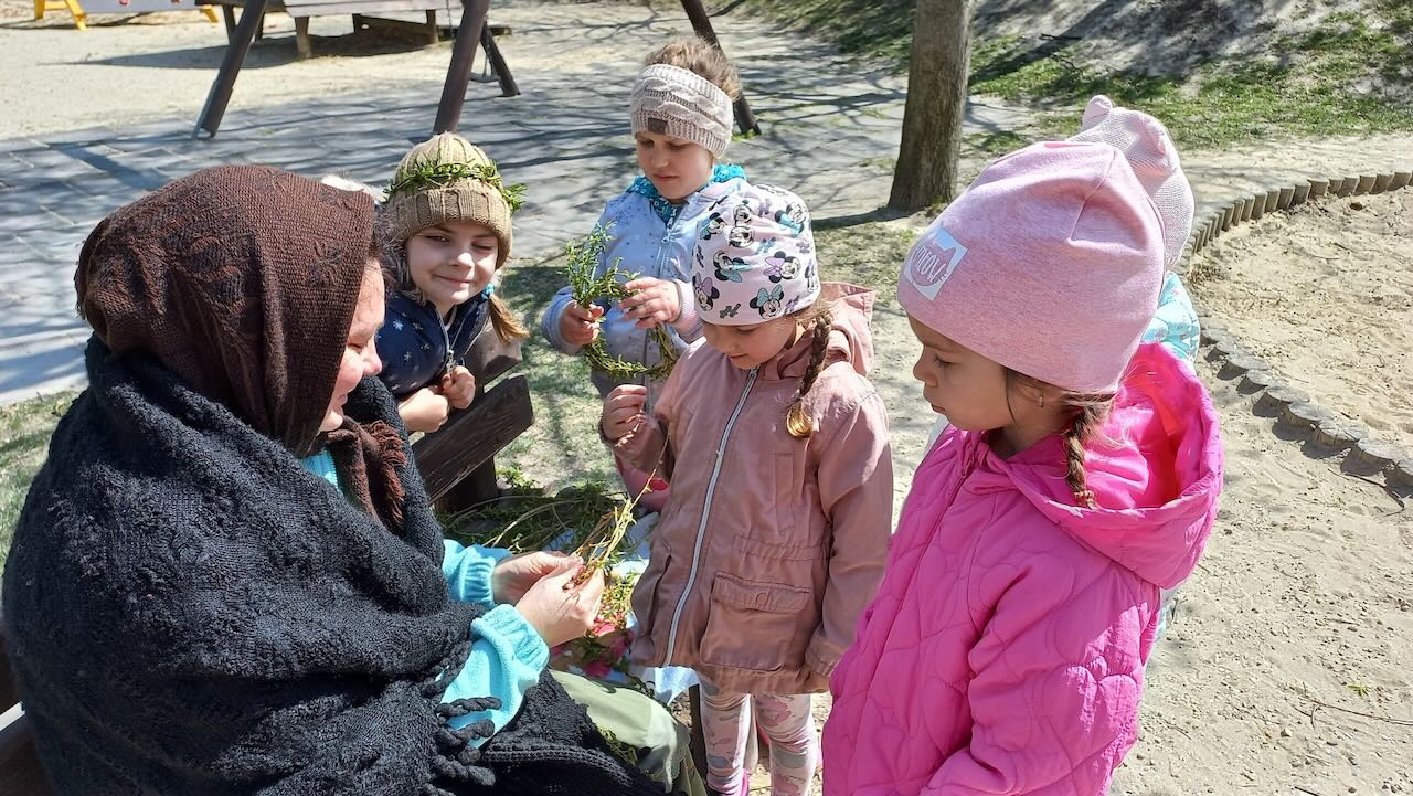 TrachtTag im Nationalitätenkindergarten
in Taks/Taksony - Zugeschickt von: Edit Bódi-Palyóv