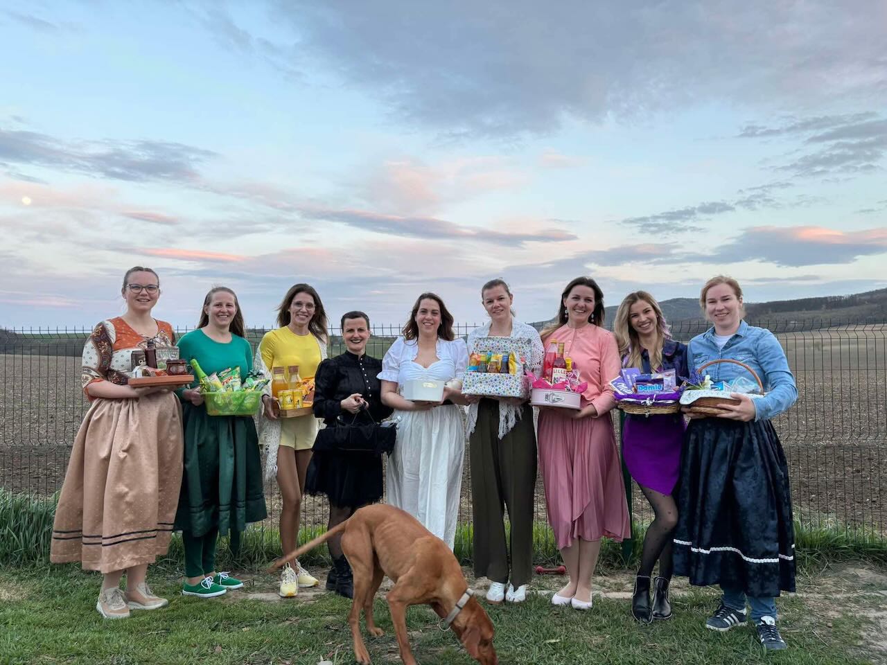 Tarianer Mütter kombinierten den TrachtTag
mit einer Colorparty - Zugeschickt von: Dorottya Váradi-Bach