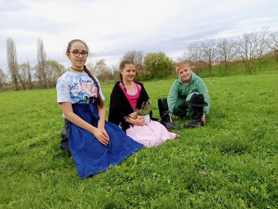 TrachtTag-Foto von den Schülern
der Erzsébet Királyné Grundschule in Rakamaz -
Zugeschickt von: Ágnes Pótor-Sőrés