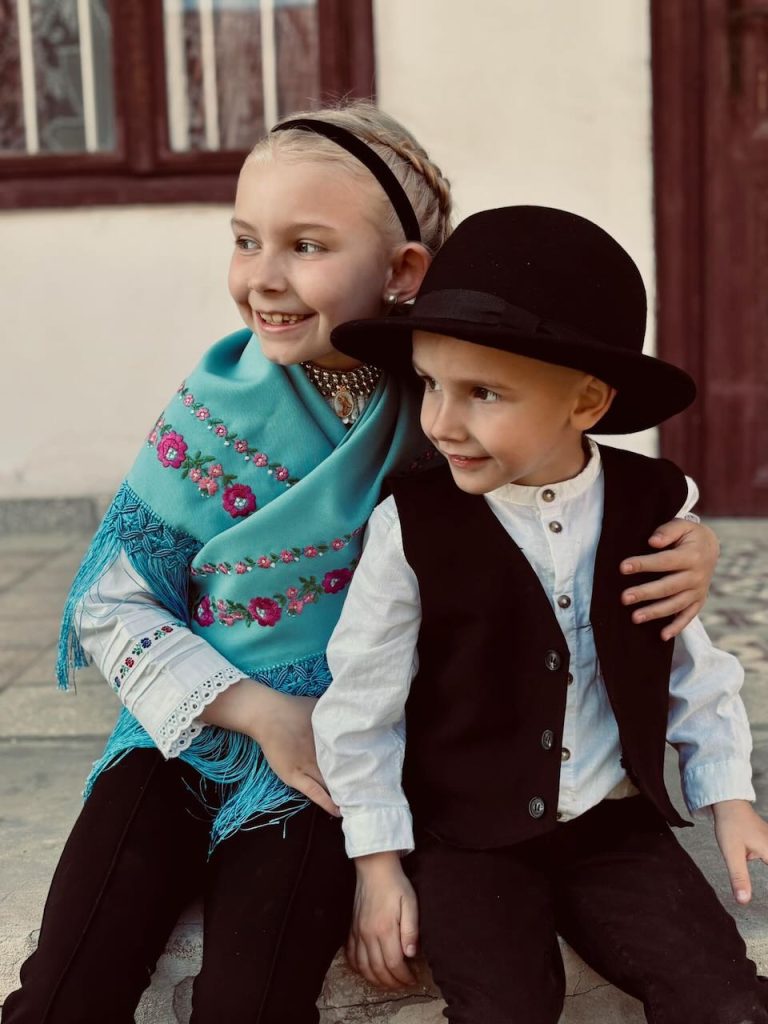 Léna und Áron Hofstädter aus Boschok/Palotabozsok - Zugeschickt von: Nikolett Hofstädter