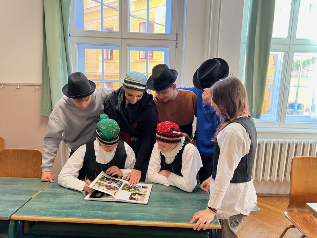 TrachtTag am Leőwey-Gymnasium in Fünfkirchen/Pécs - Zugeschickt von: Éva Nagy