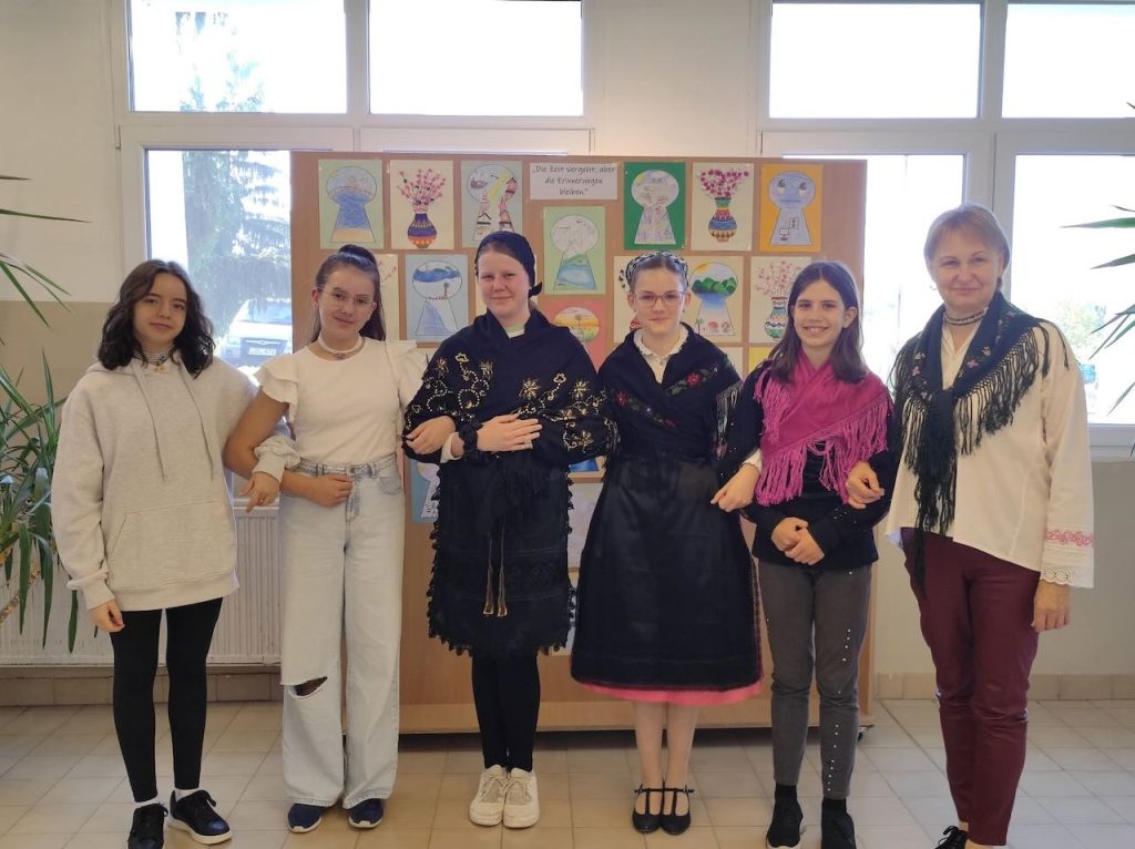 TrachtTag 2026 in der Grundschule und Kunstschule Nimmesch/Himesháza - Zugeschickt von: Emőke Aszmann
