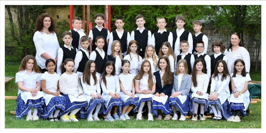 TrachtTag in der Eötvös-József-Grundschule von Orasch/Diósd - Zugeschickt von: Virág Bana-Csillag