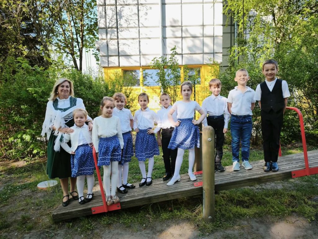 TrachtTag in der Deák-Grundschule in Paks - Zugeschickt von: Brigitta Lisztmajer-Bock