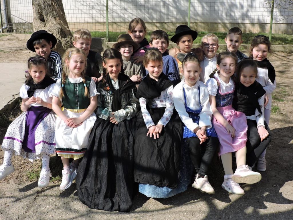 TrachtTag in der Grundschule von Willand/Villány - Zugeschickt von: Anett Radnai-Kiss